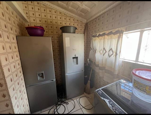 6 BEDROOM HOUSE FOR SALE IN ORANGE GROVE